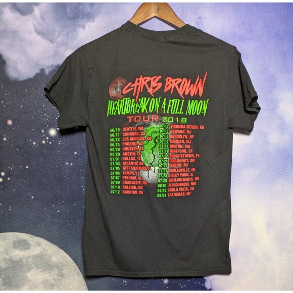 Chris Brown Heartbreak on a Full Moon Tour 2018 Tee Size Small Black Graphic Tee - Picture 4 of 7